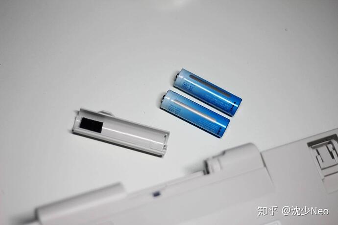 Battery compartment with AA batteries